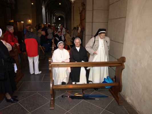 1. Mass in St Mathias Basilica Trier (9)