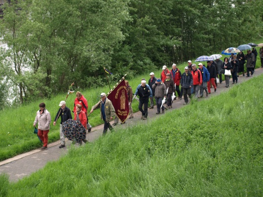 6. Römerbrucke to Cathedral along Moselle (12)